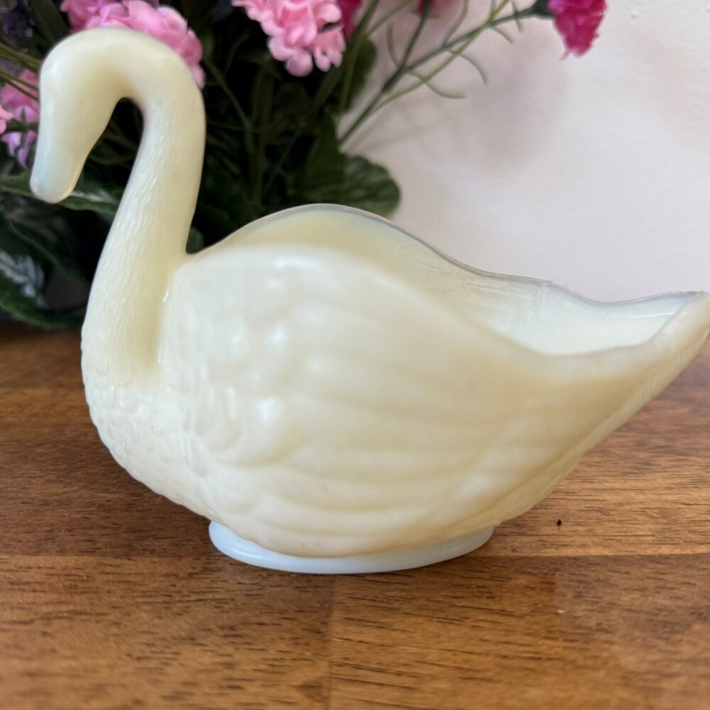 Imperial Glass Ivory Milk Glass Swan Planter Trinket Dish‎ Wedding Decor